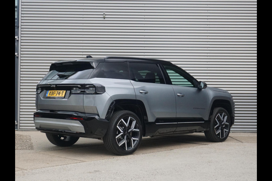 Jeep Compass First Edition 74 kWh | Uit voorraad leverbaar !| Adapt. Cruise | Camera | Carplay | 20" | Elektr. A-Klep | Navi | Winter Pack | Schuif/Kanteldak | Premium Pack | Conv. Pack | Warmtepomp