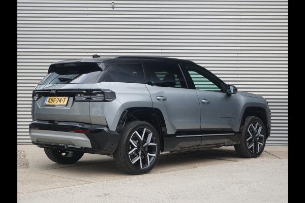 Jeep Compass First Edition 74 kWh | Uit voorraad leverbaar !| Adapt. Cruise | Camera | Carplay | 20" | Elektr. A-Klep | Navi | Winter Pack | Schuif/Kanteldak | Premium Pack | Conv. Pack | Warmtepomp