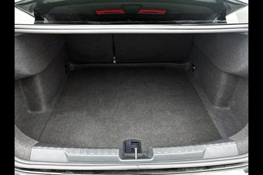 Audi A3 Limousine 30 TFSI S edition DEMO ! Navigatie Apple Carplay/Android Auto Parkeersensoren Adaptive Cruise Control Virtual Cockpit Climate Control Getinte ramen Lichtmetalen velgen