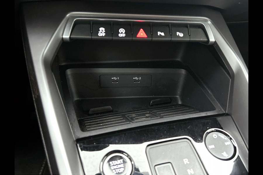 Audi A3 Limousine 30 TFSI S edition DEMO ! Navigatie Apple Carplay/Android Auto Parkeersensoren Adaptive Cruise Control Virtual Cockpit Climate Control Getinte ramen Lichtmetalen velgen