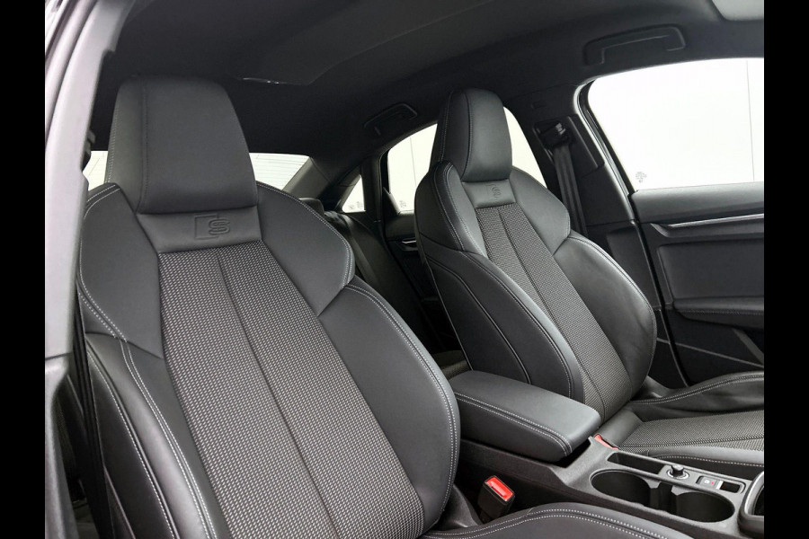 Audi A3 Limousine 30 TFSI S edition DEMO ! Navigatie Apple Carplay/Android Auto Parkeersensoren Adaptive Cruise Control Virtual Cockpit Climate Control Getinte ramen Lichtmetalen velgen
