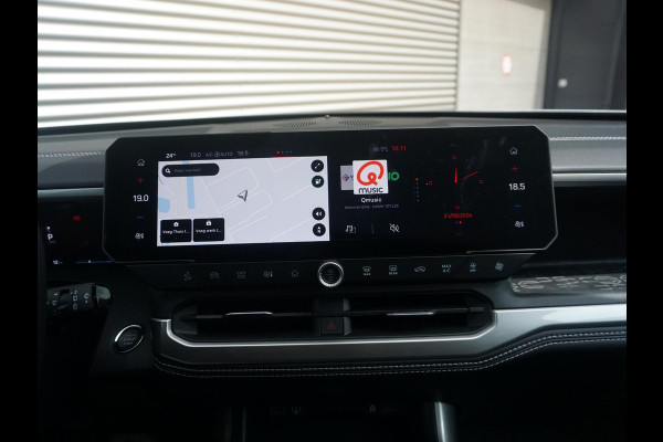Jeep Compass First Edition 74 kWh | Uit voorraad leverbaar !| Adapt. Cruise | Camera | Carplay | 20" | Elektr. A-Klep | Navi | Winter Pack | Schuif/Kanteldak | Premium Pack | Conv. Pack | Warmtepomp