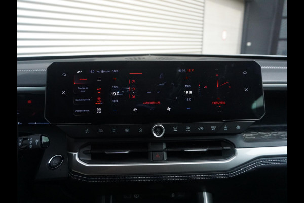 Jeep Compass First Edition 74 kWh | Uit voorraad leverbaar !| Adapt. Cruise | Camera | Carplay | 20" | Elektr. A-Klep | Navi | Winter Pack | Schuif/Kanteldak | Premium Pack | Conv. Pack | Warmtepomp