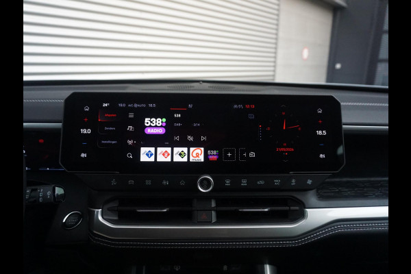 Jeep Compass First Edition 74 kWh | Uit voorraad leverbaar !| Adapt. Cruise | Camera | Carplay | 20" | Elektr. A-Klep | Navi | Winter Pack | Schuif/Kanteldak | Premium Pack | Conv. Pack | Warmtepomp
