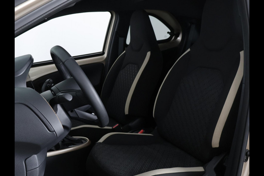 Toyota Aygo X 1.0 VVT-i S-CVT Pulse Automaat | Stoelverwarming | Apple Carplay & AndroidAUTO | Camera | Privacy Glass |