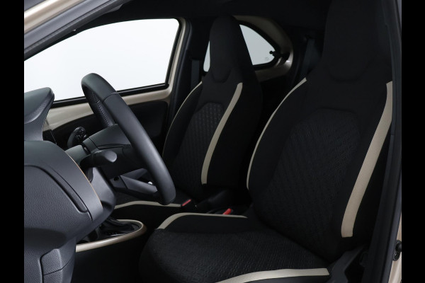 Toyota Aygo X 1.0 VVT-i S-CVT Pulse Automaat | Stoelverwarming | Apple Carplay & AndroidAUTO | Camera | Privacy Glass |