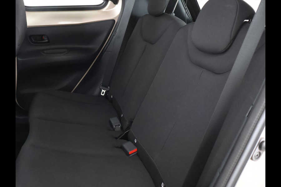 Toyota Aygo X 1.0 VVT-i S-CVT Pulse Automaat | Stoelverwarming | Apple Carplay & AndroidAUTO | Camera | Privacy Glass |