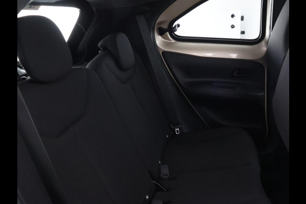 Toyota Aygo X 1.0 VVT-i S-CVT Pulse Automaat | Stoelverwarming | Apple Carplay & AndroidAUTO | Camera | Privacy Glass |