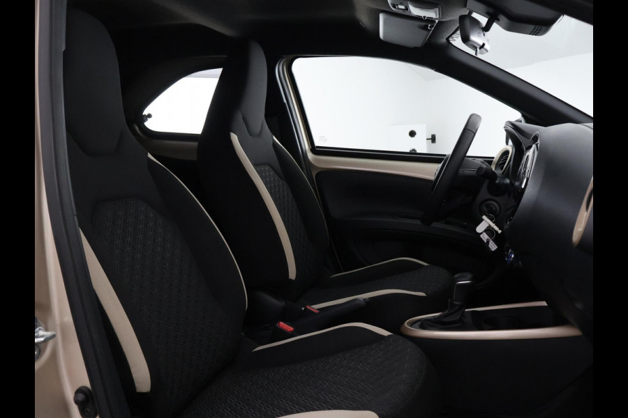 Toyota Aygo X 1.0 VVT-i S-CVT Pulse Automaat | Stoelverwarming | Apple Carplay & AndroidAUTO | Camera | Privacy Glass |