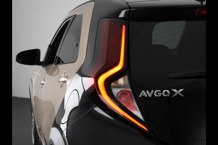 Toyota Aygo X 1.0 VVT-i S-CVT Pulse Automaat | Stoelverwarming | Apple Carplay & AndroidAUTO | Camera | Privacy Glass |