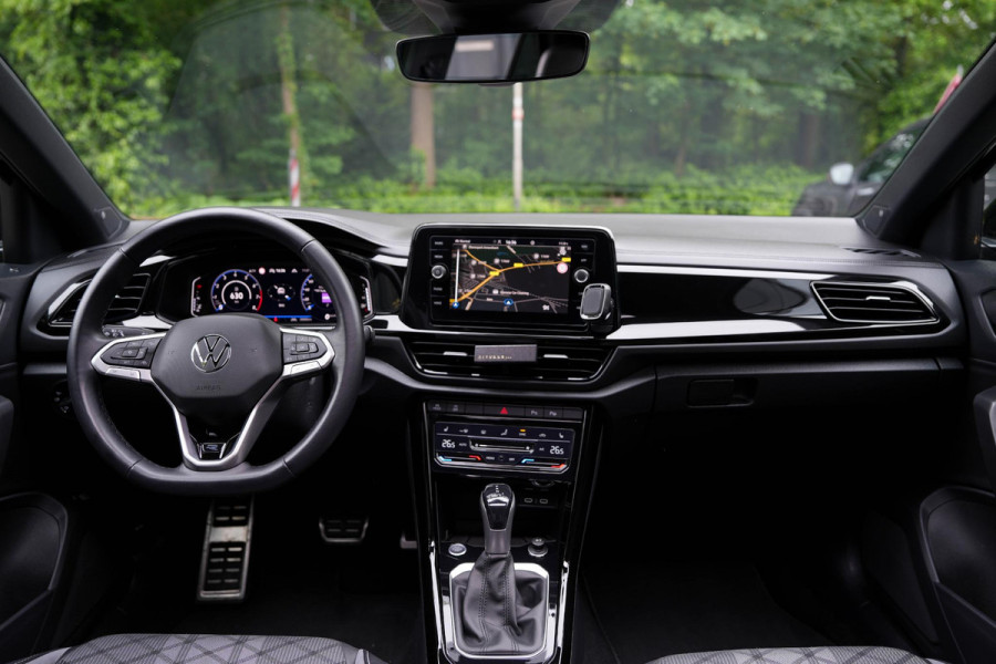 Volkswagen T-Roc 1.5 TSI R-line | Panorama | Keyles | Camera | IQ Light | Beats | Carplay