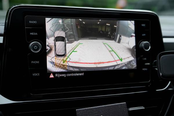 Volkswagen T-Roc 1.5 TSI R-line | Panorama | Keyles | Camera | IQ Light | Beats | Carplay