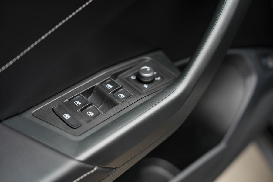Volkswagen T-Roc 1.5 TSI R-line | Panorama | Keyles | Camera | IQ Light | Beats | Carplay