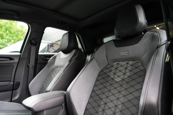 Volkswagen T-Roc 1.5 TSI R-line | Panorama | Keyles | Camera | IQ Light | Beats | Carplay