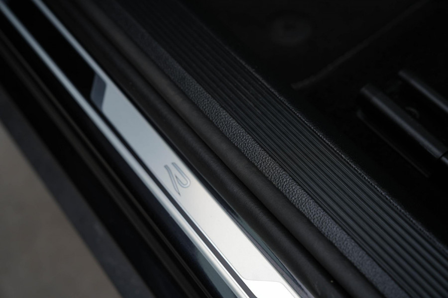 Volkswagen T-Roc 1.5 TSI R-line | Panorama | Keyles | Camera | IQ Light | Beats | Carplay