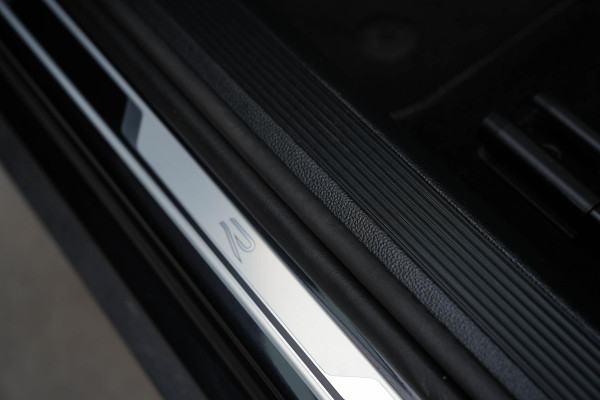 Volkswagen T-Roc 1.5 TSI R-line | Panorama | Keyles | Camera | IQ Light | Beats | Carplay