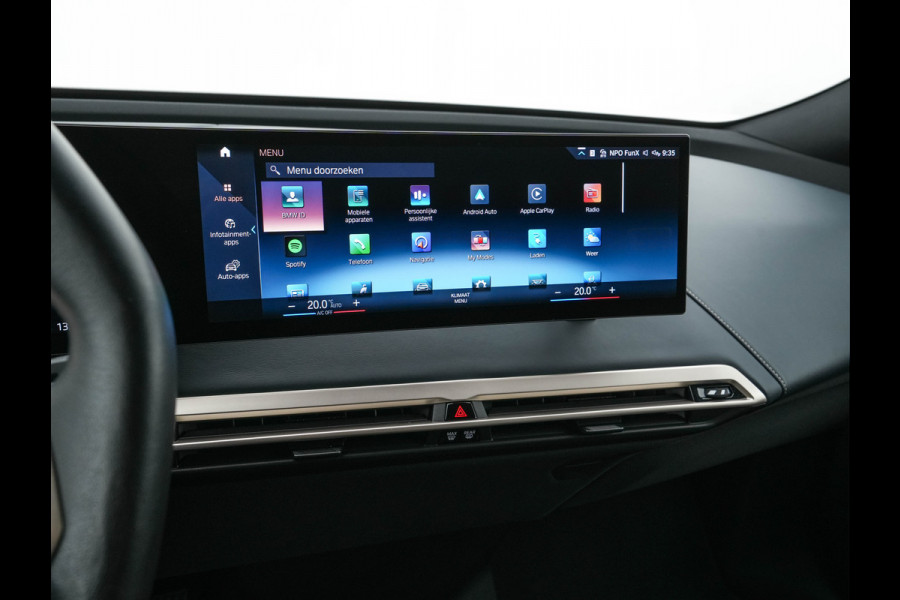 BMW iX xDrive40 High Executive 77 kWh [ 3-Fase ] (INCL-BTW) *PANO | HEAD-UP | SOFT-CLOSE | LEATHER | TOPVIEW | FULL-LED | MEMORY-PACK | HARMAN/KARDON | BLINDSPOT | WIDESCREEN-COCKPIT | HEATED-COMFORTSEATS | DAB | AMBIENTLIGHT | TOWBAR | 22'