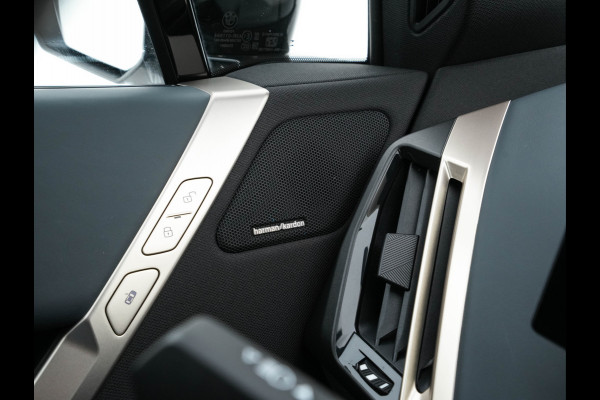 BMW iX xDrive40 High Executive 77 kWh [ 3-Fase ] (INCL-BTW) *PANO | HEAD-UP | SOFT-CLOSE | LEATHER | TOPVIEW | FULL-LED | MEMORY-PACK | HARMAN/KARDON | BLINDSPOT | WIDESCREEN-COCKPIT | HEATED-COMFORTSEATS | DAB | AMBIENTLIGHT | TOWBAR | 22'