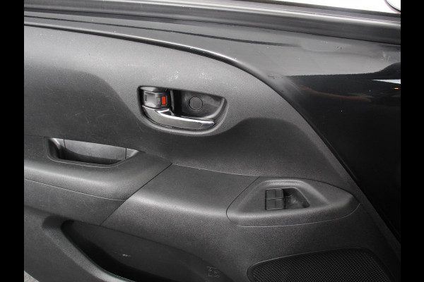Peugeot 108 1.0 e-VTi Blue Lease Executive Navigatie Apple Carplay/Android Auto Climate Control Camera Lichtmetalen Velgen Lederen stuurwiel