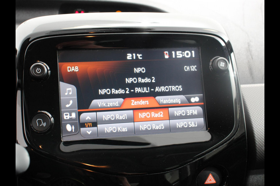 Peugeot 108 1.0 e-VTi Blue Lease Executive Navigatie Apple Carplay/Android Auto Climate Control Camera Lichtmetalen Velgen Lederen stuurwiel