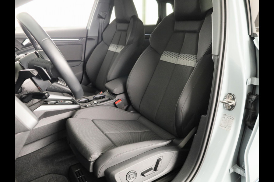 Audi A3 allstreet 35 TFSI Advanced edition 150PK S-tronic | Ambient + | Elektrische verstelbare stoel | Elektrische achterklep | Parkeersensoren voor + achter |