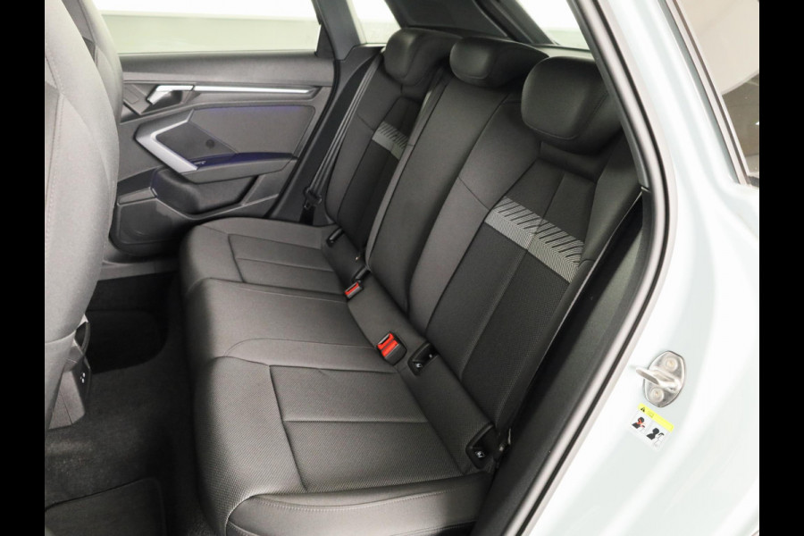 Audi A3 allstreet 35 TFSI Advanced edition 150PK S-tronic | Ambient + | Elektrische verstelbare stoel | Elektrische achterklep | Parkeersensoren voor + achter |
