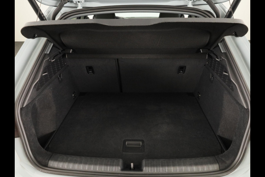 Audi A3 allstreet 35 TFSI Advanced edition 150PK S-tronic | Ambient + | Elektrische verstelbare stoel | Elektrische achterklep | Parkeersensoren voor + achter |