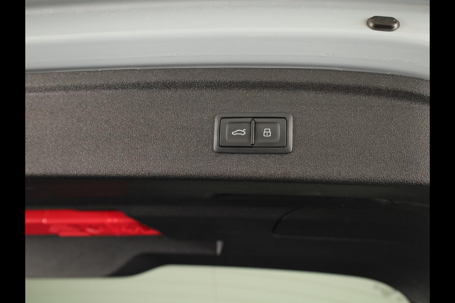 Audi A3 allstreet 35 TFSI Advanced edition 150PK S-tronic | Ambient + | Elektrische verstelbare stoel | Elektrische achterklep | Parkeersensoren voor + achter |