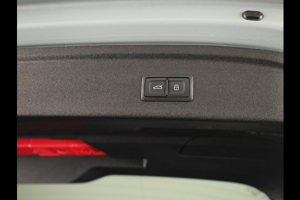 Audi A3 allstreet 35 TFSI Advanced edition 150PK S-tronic | Ambient + | Elektrische verstelbare stoel | Elektrische achterklep | Parkeersensoren voor + achter |