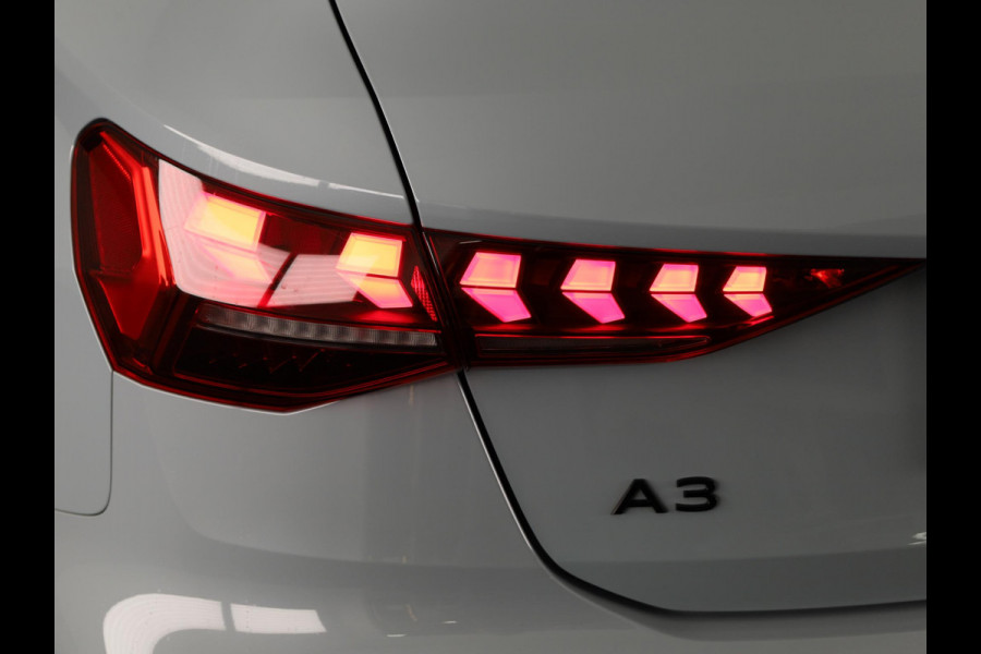 Audi A3 allstreet 35 TFSI Advanced edition 150PK S-tronic | Ambient + | Elektrische verstelbare stoel | Elektrische achterklep | Parkeersensoren voor + achter |