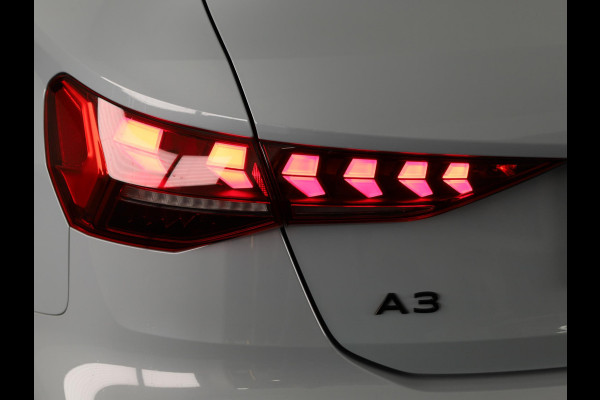 Audi A3 allstreet 35 TFSI Advanced edition 150PK S-tronic | Ambient + | Elektrische verstelbare stoel | Elektrische achterklep | Parkeersensoren voor + achter |
