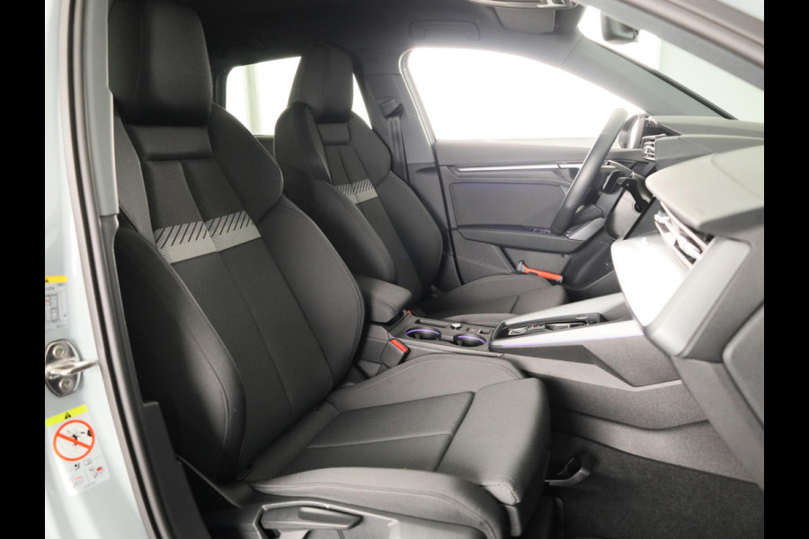 Audi A3 allstreet 35 TFSI Advanced edition 150PK S-tronic | Ambient + | Elektrische verstelbare stoel | Elektrische achterklep | Parkeersensoren voor + achter |