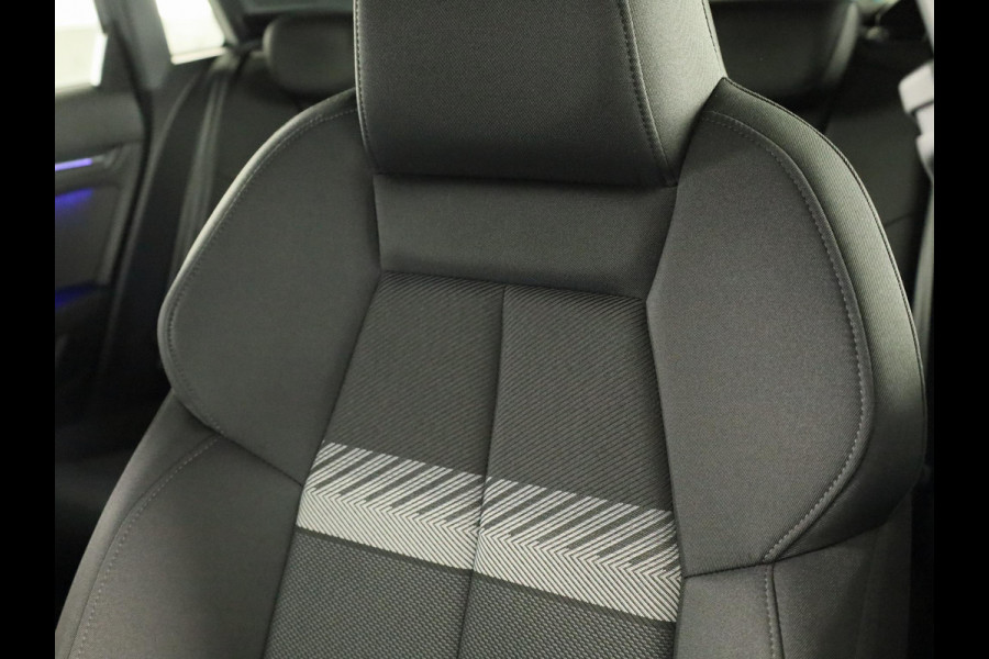 Audi A3 allstreet 35 TFSI Advanced edition 150PK S-tronic | Ambient + | Elektrische verstelbare stoel | Elektrische achterklep | Parkeersensoren voor + achter |