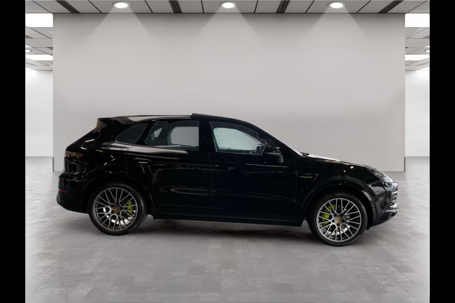 Porsche Cayenne 3.0 E-Hybrid Platinum Edition | PANORAMADAK | TREKHAAK | BOSE | LUCHTVERING |