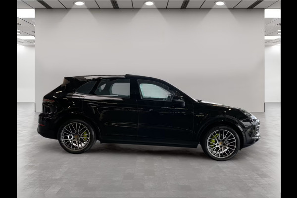 Porsche Cayenne 3.0 E-Hybrid Platinum Edition | PANORAMADAK | TREKHAAK | BOSE | LUCHTVERING |