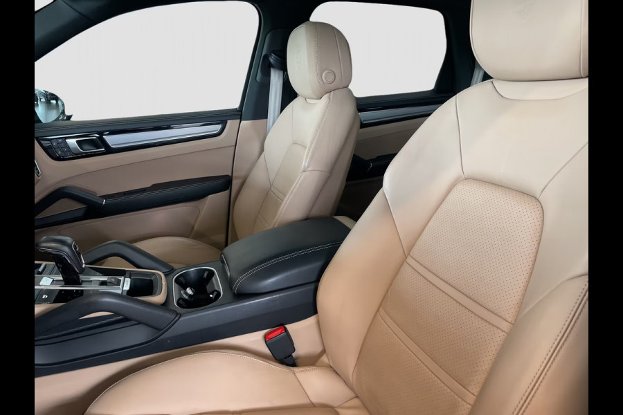 Porsche Cayenne 3.0 E-Hybrid Platinum Edition | PANORAMADAK | TREKHAAK | BOSE | LUCHTVERING |