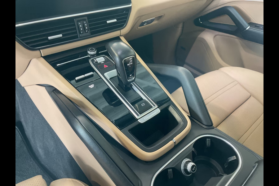 Porsche Cayenne 3.0 E-Hybrid Platinum Edition | PANORAMADAK | TREKHAAK | BOSE | LUCHTVERING |