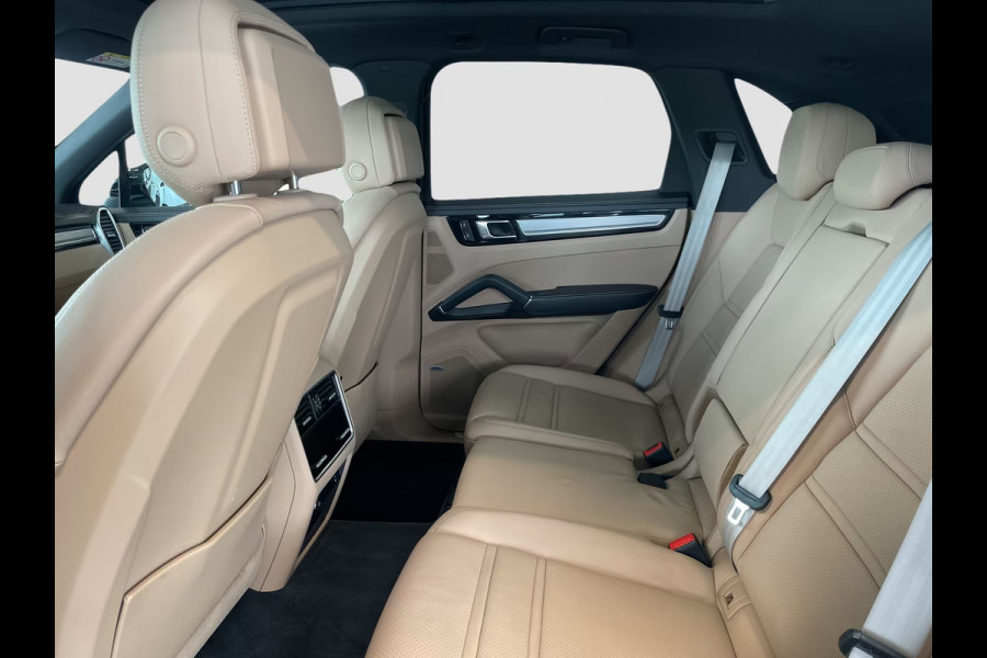 Porsche Cayenne 3.0 E-Hybrid Platinum Edition | PANORAMADAK | TREKHAAK | BOSE | LUCHTVERING |