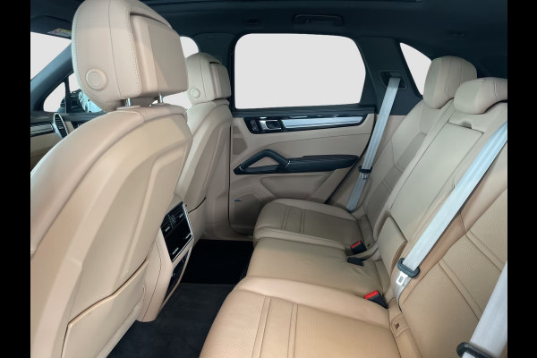 Porsche Cayenne 3.0 E-Hybrid Platinum Edition | PANORAMADAK | TREKHAAK | BOSE | LUCHTVERING |