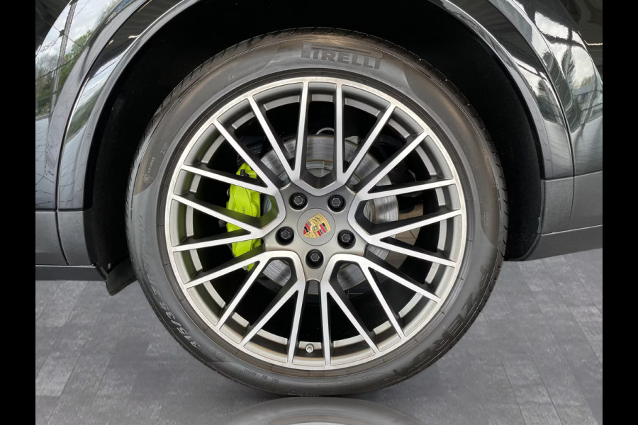 Porsche Cayenne 3.0 E-Hybrid Platinum Edition | PANORAMADAK | TREKHAAK | BOSE | LUCHTVERING |