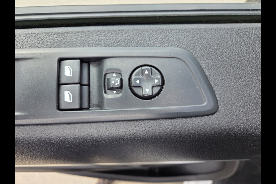 Peugeot e-Expert Long L3 75 kWh Panoramazichtsysteem Stoelverwarming Airco Achteruitrijcamera