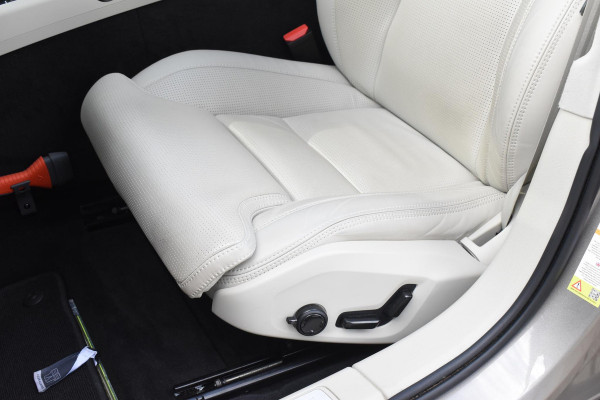 Volvo V60 Cross Country B5 250PK Automaat AWD Pro / Adaptive Cruise Control / Bowers & Wilkins / 360 Graden Camera / Elektrisch glazen schuif-kanteldak / Head-up Display / Nappa leer met stoelventilatie / Massagefunctie voorstoelen / Elektrisch verstelbare stoelen met geheugen / Stoelverw. / Stuurverw. / Trekhaak