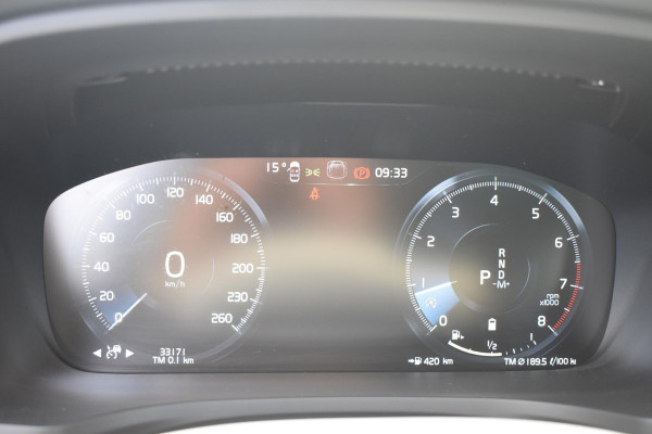 Volvo V60 Cross Country B5 250PK Automaat AWD Pro / Adaptive Cruise Control / Bowers & Wilkins / 360 Graden Camera / Elektrisch glazen schuif-kanteldak / Head-up Display / Nappa leer met stoelventilatie / Massagefunctie voorstoelen / Elektrisch verstelbare stoelen met geheugen / Stoelverw. / Stuurverw. / Trekhaak