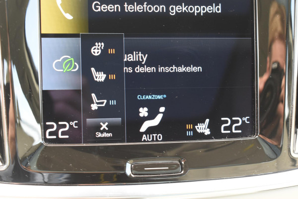 Volvo V60 Cross Country B5 250PK Automaat AWD Pro / Adaptive Cruise Control / Bowers & Wilkins / 360 Graden Camera / Elektrisch glazen schuif-kanteldak / Head-up Display / Nappa leer met stoelventilatie / Massagefunctie voorstoelen / Elektrisch verstelbare stoelen met geheugen / Stoelverw. / Stuurverw. / Trekhaak