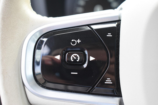 Volvo V60 Cross Country B5 250PK Automaat AWD Pro / Adaptive Cruise Control / Bowers & Wilkins / 360 Graden Camera / Elektrisch glazen schuif-kanteldak / Head-up Display / Nappa leer met stoelventilatie / Massagefunctie voorstoelen / Elektrisch verstelbare stoelen met geheugen / Stoelverw. / Stuurverw. / Trekhaak