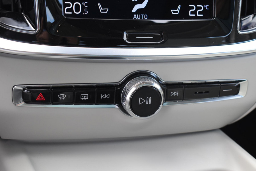 Volvo V60 Cross Country B5 250PK Automaat AWD Pro / Adaptive Cruise Control / Bowers & Wilkins / 360 Graden Camera / Elektrisch glazen schuif-kanteldak / Head-up Display / Nappa leer met stoelventilatie / Massagefunctie voorstoelen / Elektrisch verstelbare stoelen met geheugen / Stoelverw. / Stuurverw. / Trekhaak