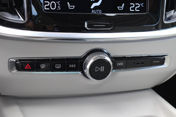 Volvo V60 Cross Country B5 250PK Automaat AWD Pro / Adaptive Cruise Control / Bowers & Wilkins / 360 Graden Camera / Elektrisch glazen schuif-kanteldak / Head-up Display / Nappa leer met stoelventilatie / Massagefunctie voorstoelen / Elektrisch verstelbare stoelen met geheugen / Stoelverw. / Stuurverw. / Trekhaak