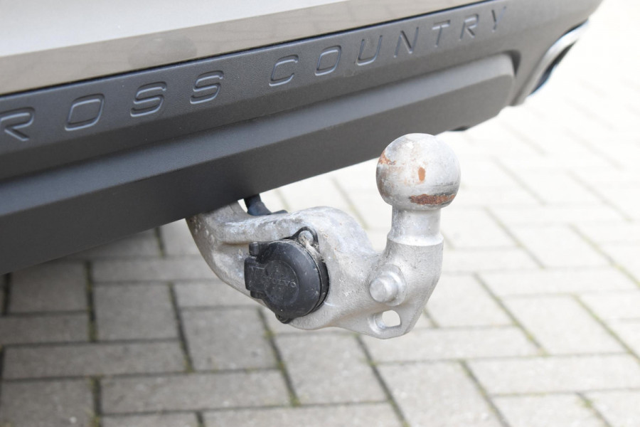 Volvo V60 Cross Country B5 250PK Automaat AWD Pro / Adaptive Cruise Control / Bowers & Wilkins / 360 Graden Camera / Elektrisch glazen schuif-kanteldak / Head-up Display / Nappa leer met stoelventilatie / Massagefunctie voorstoelen / Elektrisch verstelbare stoelen met geheugen / Stoelverw. / Stuurverw. / Trekhaak
