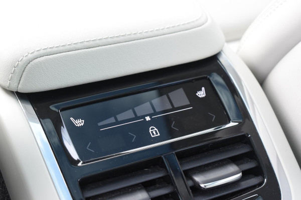 Volvo V60 Cross Country B5 250PK Automaat AWD Pro / Adaptive Cruise Control / Bowers & Wilkins / 360 Graden Camera / Elektrisch glazen schuif-kanteldak / Head-up Display / Nappa leer met stoelventilatie / Massagefunctie voorstoelen / Elektrisch verstelbare stoelen met geheugen / Stoelverw. / Stuurverw. / Trekhaak
