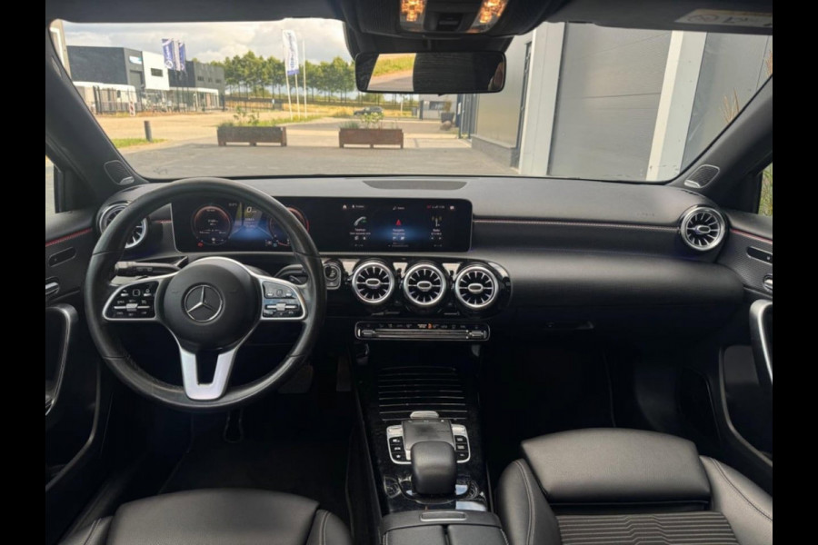 Mercedes-Benz A-Klasse 220 AMG Line | Pano | Ambilight | Memory